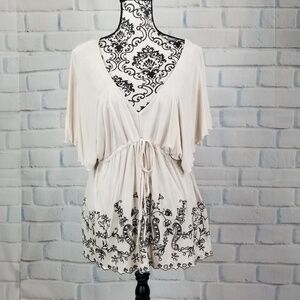 Kische size small flutter sleeve embroidered top